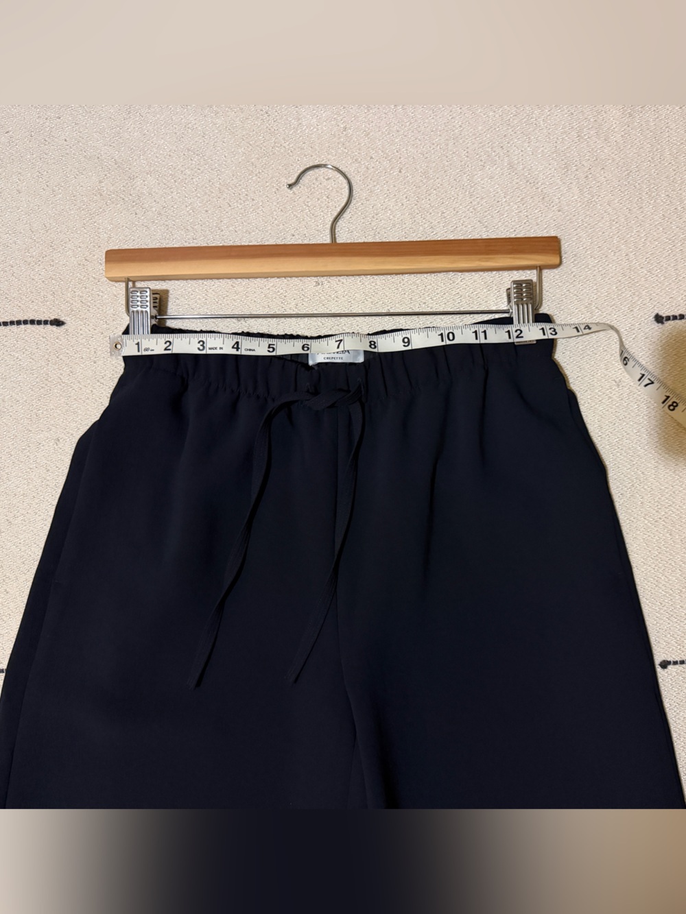 Aritzia The Lodge Pant Crepette (short inseam) - Picture 3 of 11